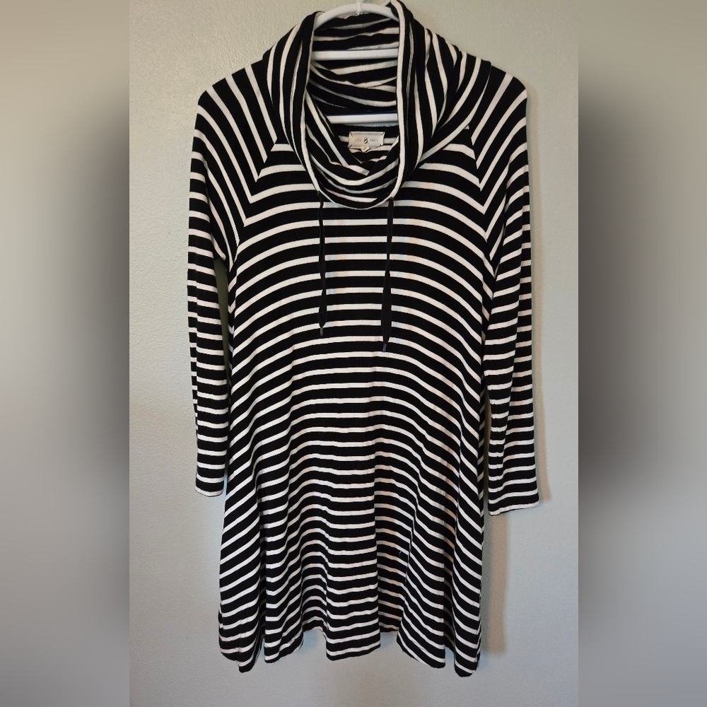 Lou & Grey Black And White Striped Fleece Dress Size Small